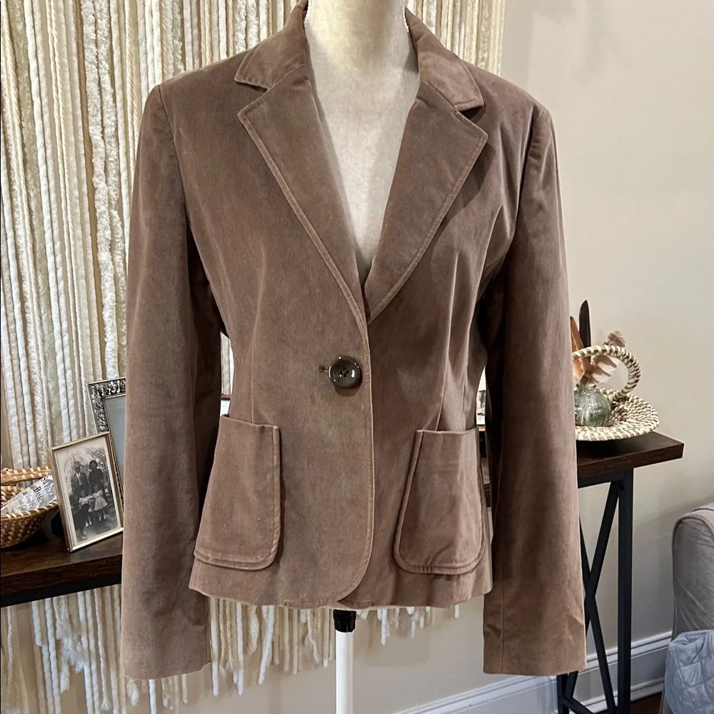Sweet Jacket - Picture 2 of 16